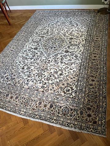 Geknoopt Oosters tapijt 240 x 340 beschikbaar voor biedingen