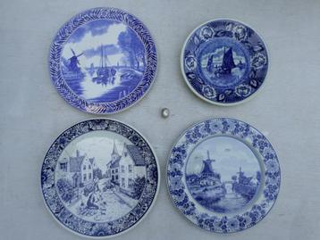 Vier antieke wandborden, waaronder van Delfts Blauw. beschikbaar voor biedingen
