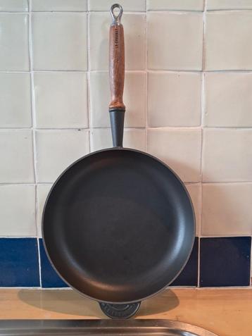 LE CREUSET koekenpan gietijzer 26 cm in nieuwstaat beschikbaar voor biedingen