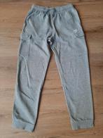 Nike Cargo grijs joggingbroek maat 158/170, Ophalen of Verzenden, Zo goed als nieuw, Jongen, Broek