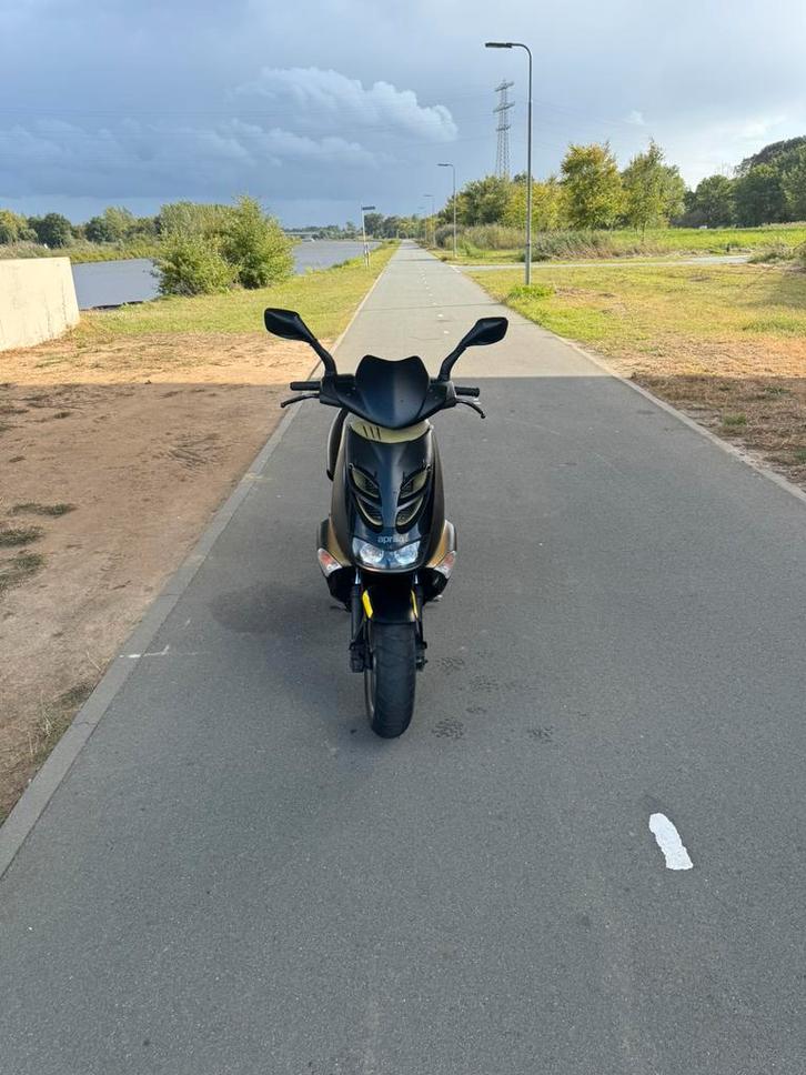 Aprilia SR Ditech Tuono, Fietsen en Brommers, Scooters | Aprilia, Gebruikt, SR 50, Maximaal 45 km/u, Benzine, Ophalen