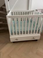 Witte baby Box met boxkleed wielen en laden, Kinderen en Baby's, Boxen, Boxkleed, Ophalen of Verzenden, Zo goed als nieuw