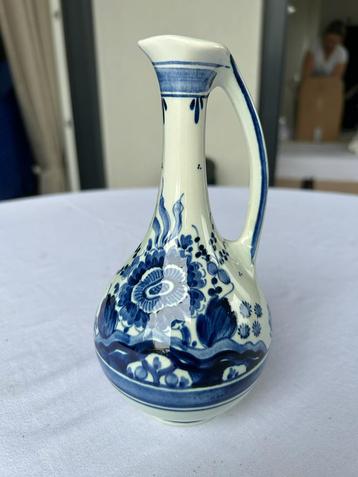 Delfts Blauw Vaasje met Oor beschikbaar voor biedingen