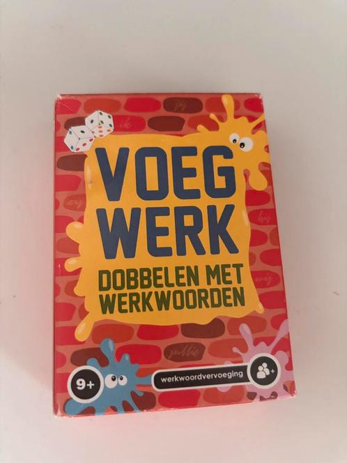 Voegwerk – Dobbelen met werkwoorden, Hobby en Vrije tijd, Gezelschapsspellen | Bordspellen, Zo goed als nieuw, Ophalen