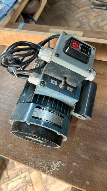 Elektromotor 220V 0,37kW 1430rpm L+R schakelaar beschikbaar voor biedingen