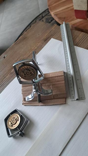 Chrysler Cordoba Hood Embleem Compleet/Los beschikbaar voor biedingen