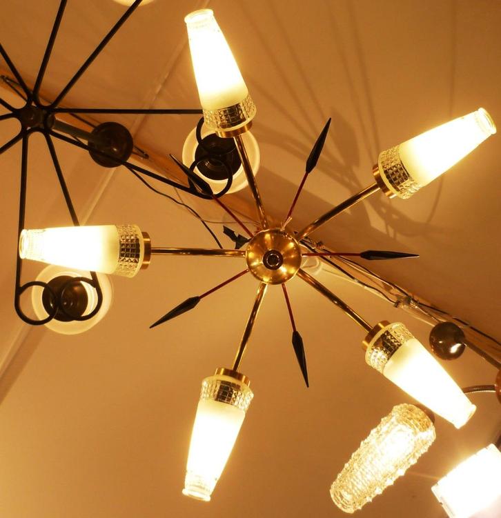 Vrolijk retro lampje jaren 50/60 met 5 kappen., Huis en Inrichting, Lampen | Hanglampen, Zo goed als nieuw, Minder dan 50 cm, Glas
