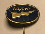 Metalen KLIPPER WAPPERENDE VLAG Speld (Blauw/Messingkleur)., Verzenden, Zo goed als nieuw, Merk, Speldje of Pin