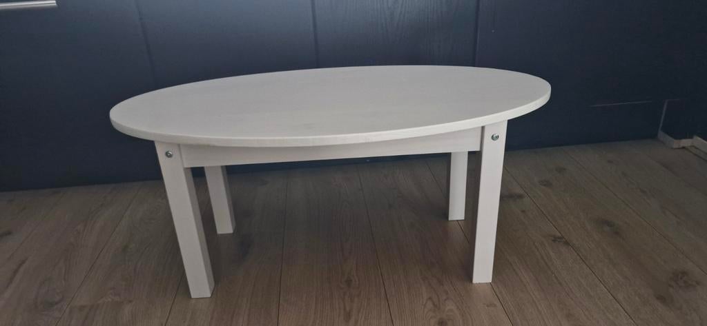 Ovaal wit salontafeltje, Huis en Inrichting, Tafels | Bijzettafels, Minder dan 45 cm, Ophalen of Verzenden, Zo goed als nieuw