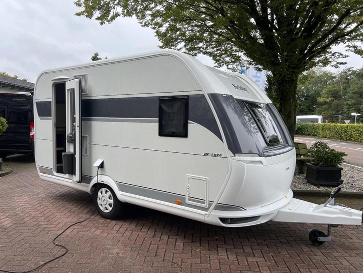 Hobby De Luxe 400 SFE NIEUW!!, Caravans en Kamperen, Caravans, Bedrijf, tot en met 3, 1000 - 1250 kg, Treinzit, Hobby, Frans bed