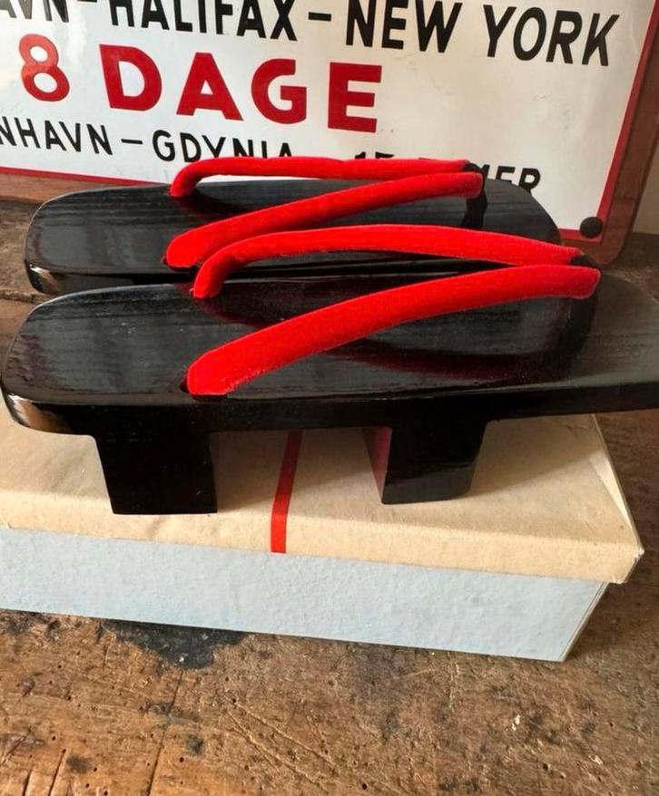 Originele japanse klompen/ sandalen ? Nieuw in doos, Antiek en Kunst, Kunst | Niet-Westerse kunst, Ophalen of Verzenden