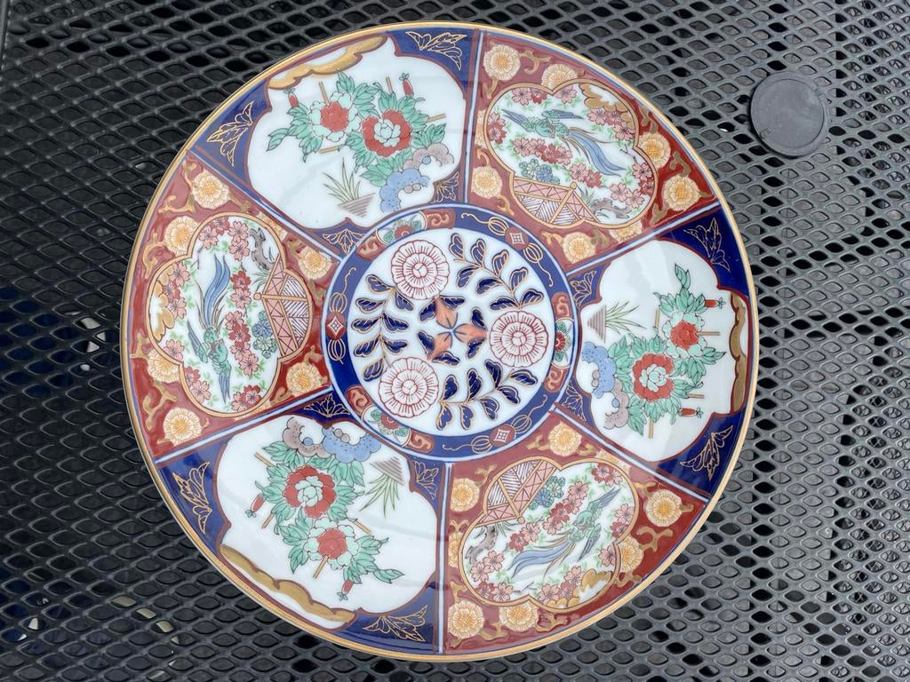 Twee Imari borden en een Imari pot, Antiek en Kunst, Ophalen