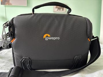 Lowepro Adventura SH 160 II – stevige camera schoudertas beschikbaar voor biedingen