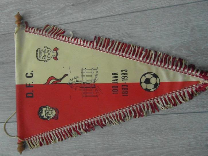 voetbal vaan DFC dordrecht 100 jaar 1983, Verzamelen, Sportartikelen en Voetbal, Gebruikt, Vaantje of Sjaal, Overige binnenlandse clubs