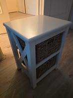 Leuk wit bijzettafeltje met manden, Ophalen, Minder dan 45 cm, Minder dan 55 cm, Vierkant