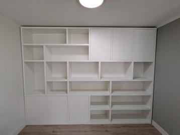Grote wandkast beschikbaar voor biedingen