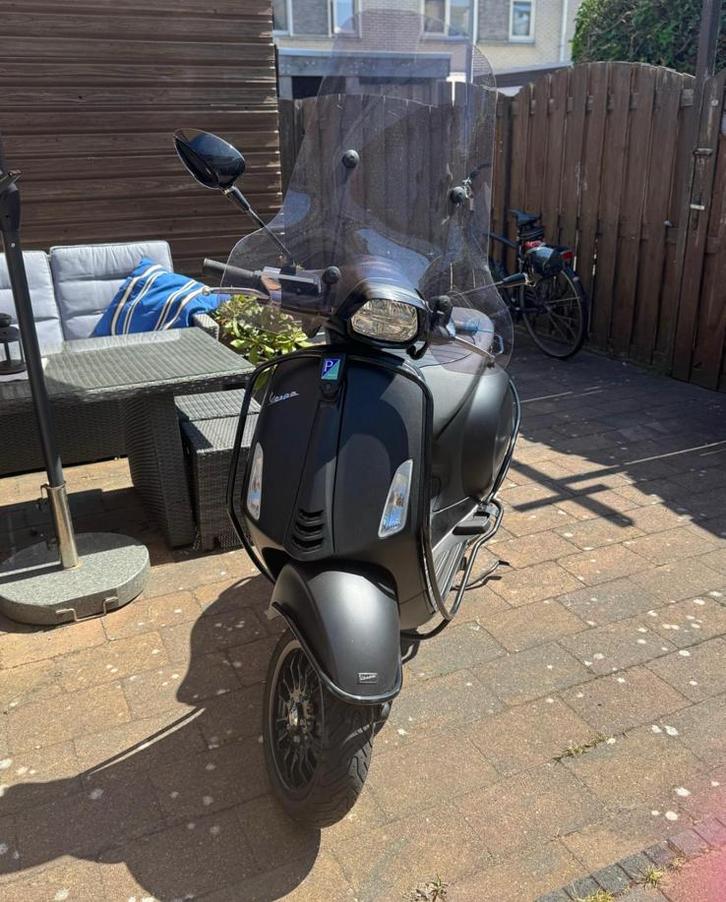 Vespa Sprint Notte 2020 - Mat Zwart - Geel Kenteken, Fietsen en Brommers, Scooters | Vespa, Gebruikt, Overige modellen, Maximaal 45 km/u