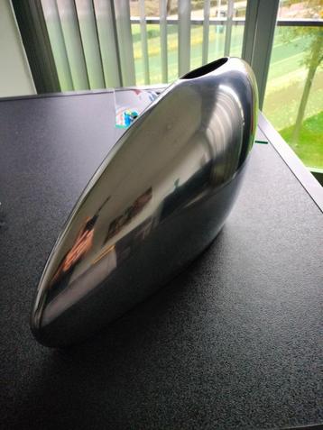 Vaas Metaal Chroom  Tank Sculptuur Design Minimalistisch beschikbaar voor biedingen