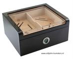 BOOKWILL HUMIDOR 75 CIGARENS GLASS TOP CARBON DIGITAAL   H06, Verzenden, Nieuw, Tabaksdoos of Verpakking