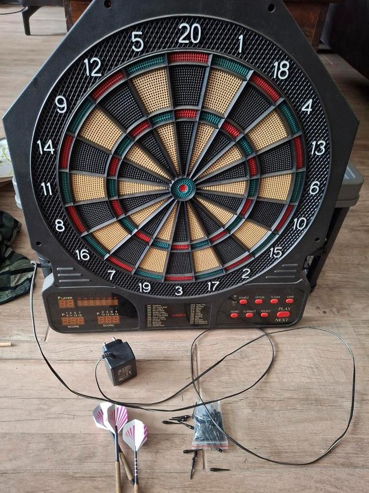 Elektronisch Dartbord met Pijlen en extra tipjes, Sport en Fitness, Darts, Gebruikt, Dartbord met pijlen, Elektronisch, Soft tip