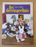 Het Dierenspeelhuis - Rina Soffers - 1995, Boeken, Hobby en Vrije tijd, Gelezen, Ophalen of Verzenden, Rina Soffers, Borduren en Naaien