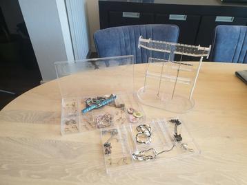 Lotje Sieraden inclusief Display / Statief / Organizer  beschikbaar voor biedingen
