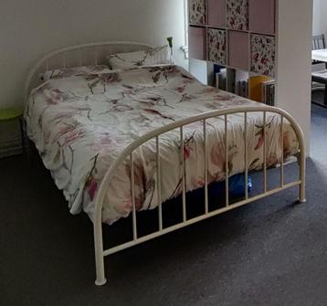 Stalen bed frame - 140x200 beschikbaar voor biedingen