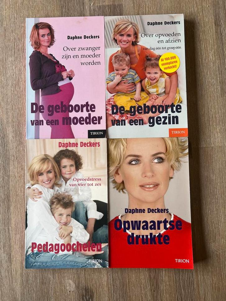 Daphne Dekkers boeken over moederschap (4 stuks), Boeken, Zwangerschap en Opvoeding, Gelezen, Zwangerschap en Bevalling, Ophalen of Verzenden