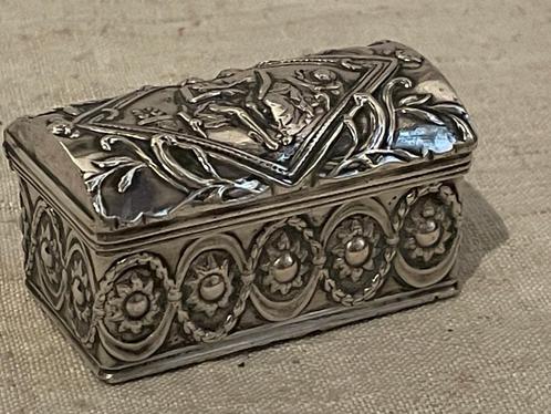 vroeg huwelijksdoosje snuifdoos Hoek Amsterdam  vorm koffer, Antiek en Kunst, Antiek | Goud en Zilver, Zilver, Ophalen of Verzenden