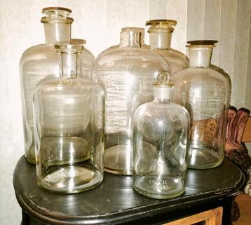 Antieke Apothekersflessen Set beschikbaar voor biedingen