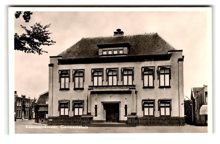 Raamsdonksveer, Gemeentehuis, Verzamelen, Ansichtkaarten | Nederland, Gelopen, Noord-Brabant, 1940 tot 1960, Verzenden