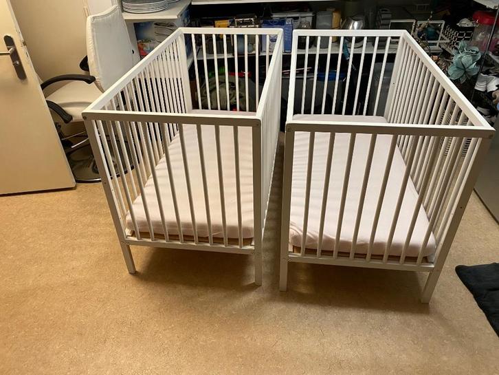 2 Baby bedjes nieuw €110,- , nu €19,- per stuk onbeschadigd, Kinderen en Baby's, Babywiegjes en Ledikanten, Nieuw, Ledikant, Ophalen of Verzenden