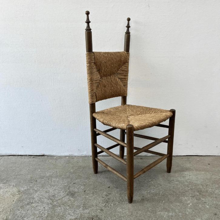 Vintage Spaanse biezen stoel met hoge rugleuning - Boho, Huis en Inrichting, Stoelen, Gebruikt, Eén, Hout, Overige materialen