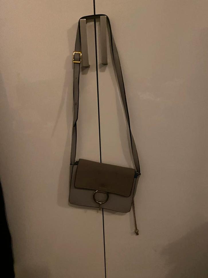 Grijze Schoudertas - Stijlvol en Praktisch!, Sieraden, Tassen en Uiterlijk, Tassen | Damestassen, Zo goed als nieuw, Schoudertasje