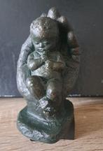 Bronzen beeldje: Baby in Hand, Antiek en Kunst, Ophalen of Verzenden