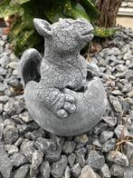 Stenen figuur dinosaurus Baby in het ei - Draak figuur, Dier, Verzamelen, Beelden en Beeldjes, Ophalen of Verzenden, Nieuw, Dier