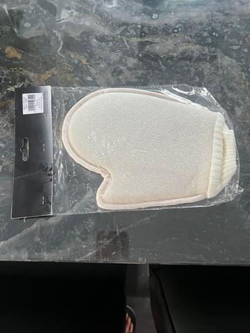 Te koop: Nieuwe scrub handschoenen – 3 stuks (wit) beschikbaar voor biedingen