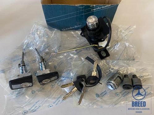 NOS slotenset / sluitgarnituur voor Mercedes-Benz W124, Auto-onderdelen, Carrosserie en Plaatwerk, Mercedes-Benz, Nieuw, Ophalen of Verzenden