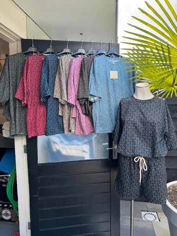 Partij dames kleding en schoenen beschikbaar voor biedingen