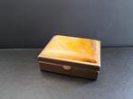 Oud pillendoosje met prachtige steen, Ophalen of Verzenden
