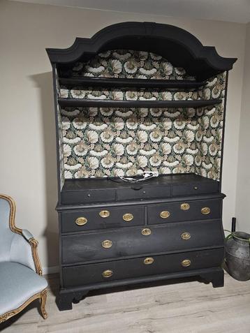 Antiek eiken buikkast te koop beschikbaar voor biedingen