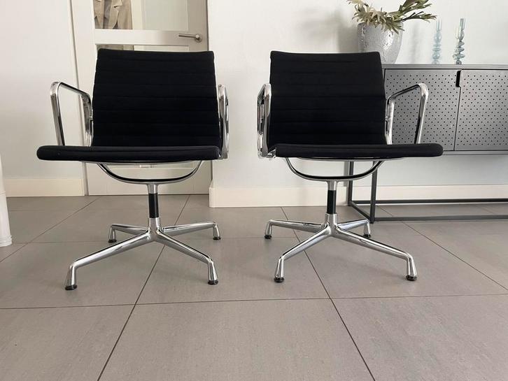 3x Vitra Eames ea107 hopsak zwart en chroom, Huis en Inrichting, Bureaustoelen, Zo goed als nieuw, Zwart, Ophalen of Verzenden