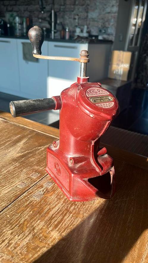 Oude bakelieten koffiemolen van Pe-De in mooie staat, Antiek en Kunst, Curiosa en Brocante, Ophalen of Verzenden
