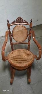Vintage, houten kinder schommelstoel, Thonetstijl, Antiek en Kunst, Antiek | Meubels | Stoelen en Banken, Ophalen