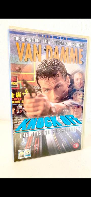 VHS:  “KNOCK OFF”  (1998) beschikbaar voor biedingen