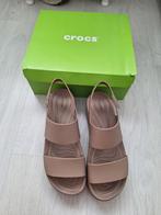 Crocs sandalen met plateau kleur taupe beige maat 37 38, Verzenden, Beige, Nieuw, Sandalen of Muiltjes