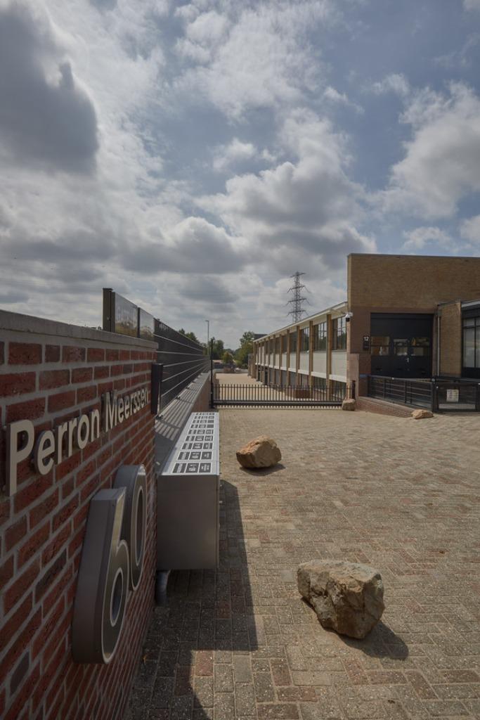 Te huur bedrijfsruimte met Kantoor - Loods en Opslagruimten, Zakelijke goederen, Bedrijfs Onroerend goed, Bedrijfsruimte, Huur