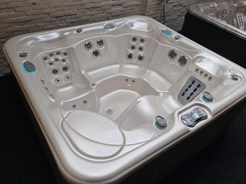 Hotspring Envoy, Tuin en Terras, Bubbelbaden en Hottubs, Zo goed als nieuw, Vast, Filter, Pomp, Ophalen of Verzenden