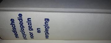 Medische encyclopedie voor gezin en verpleging beschikbaar voor biedingen