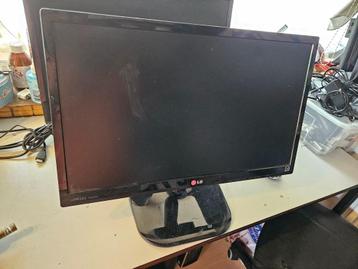 Monitor LG 22 inch Vga en dvi aansluiting  beschikbaar voor biedingen